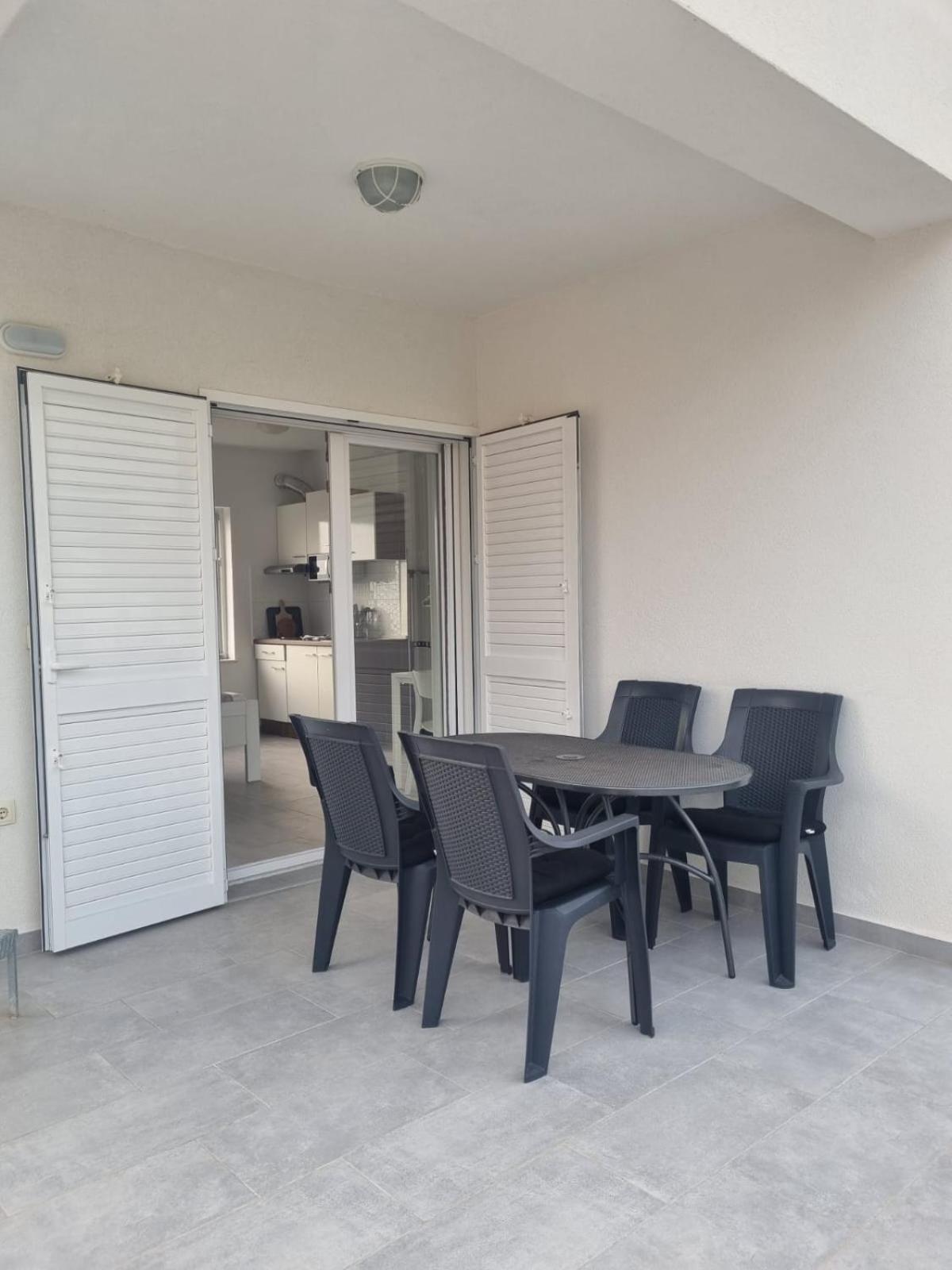 Matoc Apartments Murter Bagian luar foto